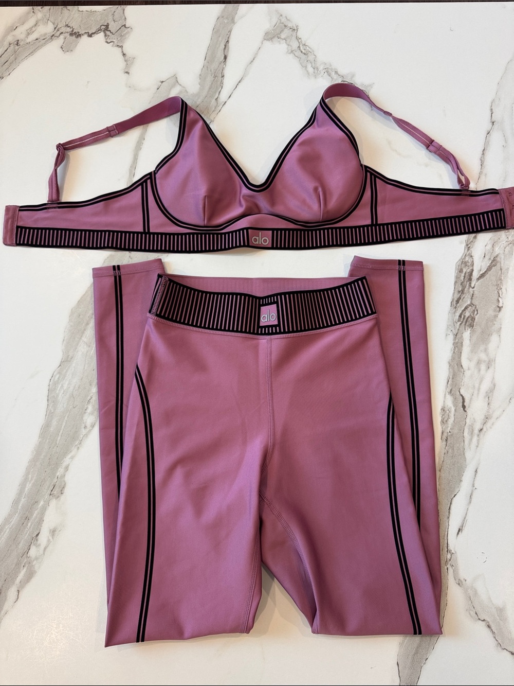 ALO Yoga Mauve-Pink Sports Bra and Leggings Set with Black Trim